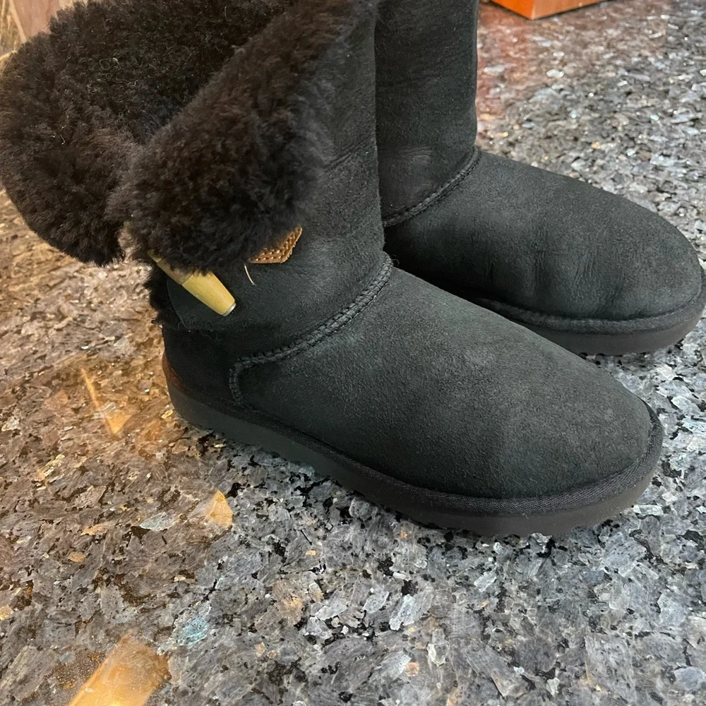 UGG classic short
